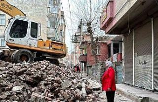Diyarbakır’daki metruk binaların yıkımına devam...
