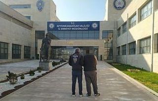 Dolandırıcılık suçundan aranan şahsı polis...