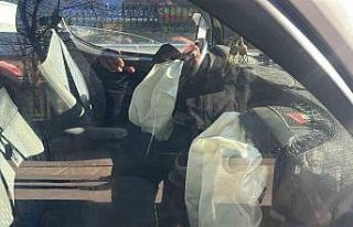 Dolmuş kazasında hava yastığı açıldı: 1 yolcu...