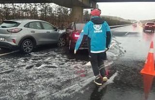 Dolu yağışı zincirleme kazaya neden oldu: 11 yaralı