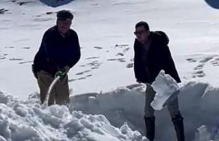 Dondurucu zirvede toplanan kar, yazın serinleten...