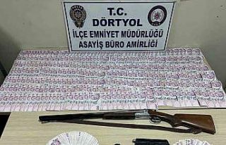 Dörtyol araçtan 100 bin lira para çalan şüpheli...