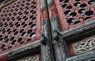 Dünyanın kapıları Bursa’daki hastanenin koridoruna...