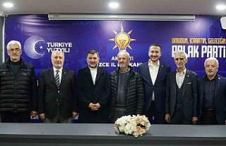 Düzce’de emekli eğitimciler AK Parti’ye katıldı