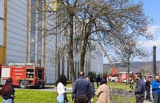 Düzce’de kauçuk fabrikasında baca yangını