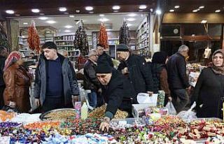 Elazığ’da bayram şekerleri tezgahlardaki yerini...