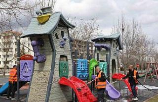 Elazığ’da çocuk oyun alanları temizlendi