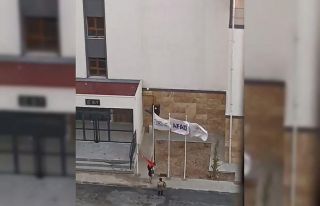 Elazığ’da iki küçük kalpten Türk bayrağına...