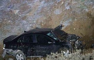 Elazığ’da otomobil şarampole uçtu: 2’si ağır...