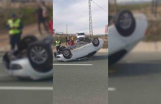 Elazığ’da otomobil ters döndü: 2 yaralı