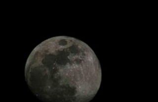 Elazığ’da şişkin ay gökyüzünü süsledi