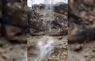 Elazığ’da yağışlar doğal şelaleler oluşturdu