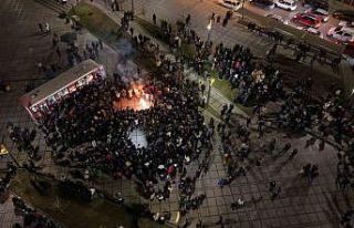 Elazığ’da yüzlerce kişi aynı anda halay çekti:...