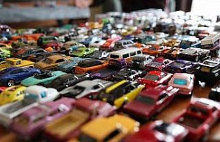 Elazığ’lı öğretmen 16 yılda bin 500 model...