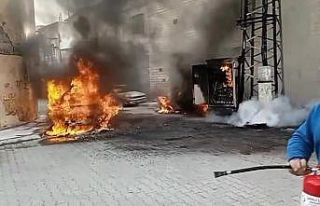 Elektrik panosu alev aldı, 3 araç zarar gördü