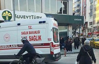 Elektrikli bisiklet, servis aracıyla çarpıştı:...
