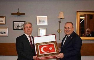 Emekli olan İzmir BAM Başsavcısı Arapoğlu’na...