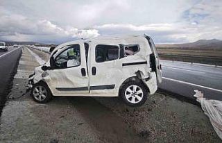 Emniyet kemerini takmayan sürücü araçtan fırladı