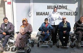 Engelli 10 kişi, akülü sandalye ile bayrama rahat...