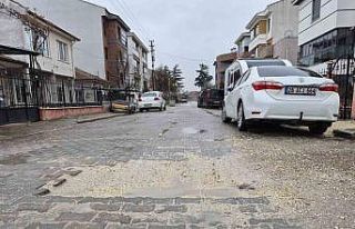Ertuğrulgazi Mahalledeki bozuk yollar sürücülere...