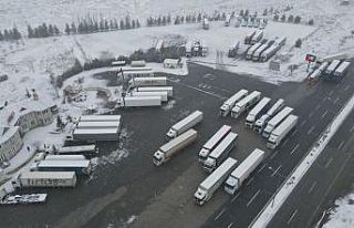 Erzincan’da kar yağışı ulaşımı aksattı