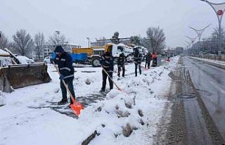 Erzincan’da karla mücadele çalışmaları sürüyor