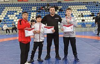 Erzincanlı yıldız güreşçilerden Rize’de üç...