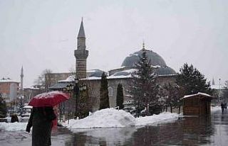 Erzurum’da kar yağışı etkili oluyor