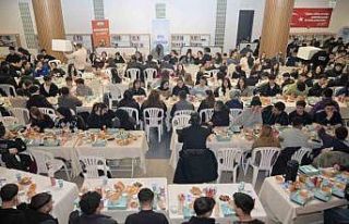 Esenyurt’ta gençlerle iftar buluşması
