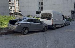 Esenyurt’ta içinde 16 öğrencinin bulunduğu servis...