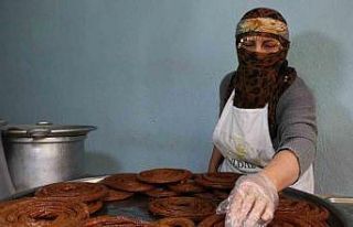 Eşine destek olup 15 metrekarelik dükkanda kadınların...