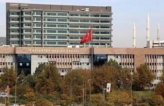 Eski eşini başka adamla gördüğü için öldürmek...