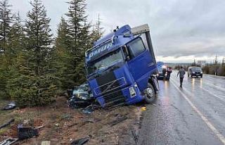 Eskişehir’de kontrolden çıkan tır otomobili...
