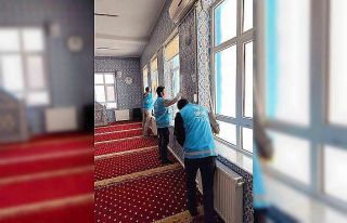 Eskişehir’de öğrenciler camii temizliği gerçekleştirdi