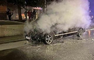 Eskişehir’in merkezinde yanan minibüs, paniğe...