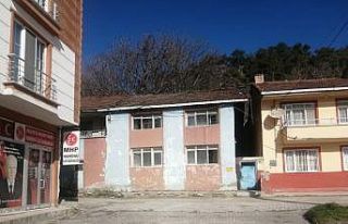 Evinde baygın halde bulunan kadın hastanede hayatını...