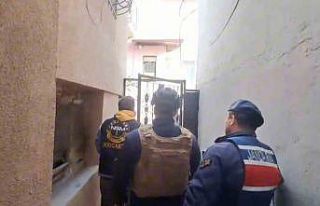 Evleri uyuşturucu serasına, tuvaletleri laboratuvara...