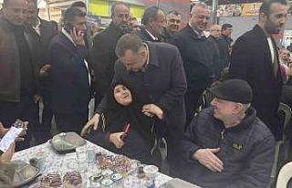 Ezine’de 10 bin kişi iftar sofrasında buluştu