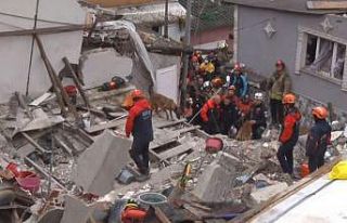 Fatih’te çöken binada enkaz altında kalanları...