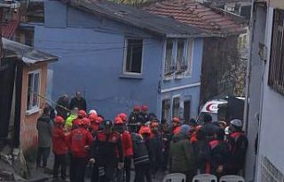 Fatih’te iki binanın çöktüğü mahallenin sakinleri...