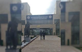 FETÖ’den aranan eski komiser yardımcısını polis...