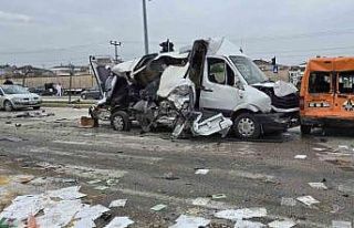 Freni patlayan tır dehşet saçtı: Öğrenci servisi...