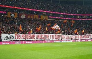 Galatasaray taraftarından, Lucas Torreira için özel...