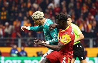 Galatasaray’da Davinson Sanchez cezalı duruma düştü