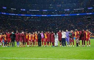 Galatasaray’da Liverpool galibiyeti sevinci