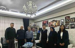 Gazetecilerden şehit ailesine anlamlı ziyaret