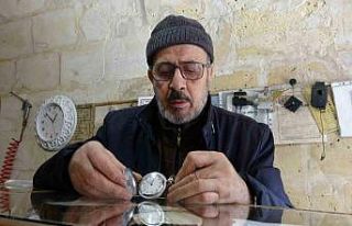 Gaziantepli 74 yaşındaki saat ustası 65 yıldır...