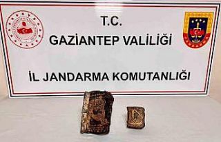 Gaziantep’te altın yazmalı 2 kitap ele geçirildi:...