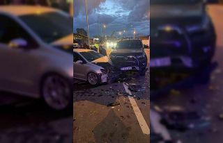 Gazipaşa’da kavşakta otomobille kamyonet çarpıştı:...