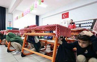 Gebze’de ilkokul öğrencilerine yönelik deprem...